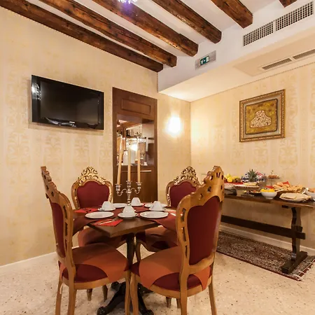 Dimora Marciana Couette-café 4*