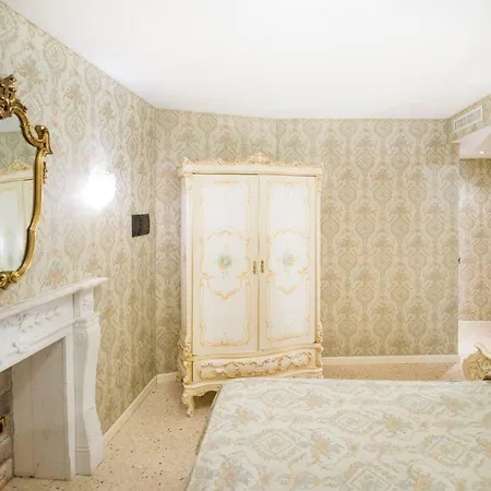 Dimora Marciana Couette-café 4*