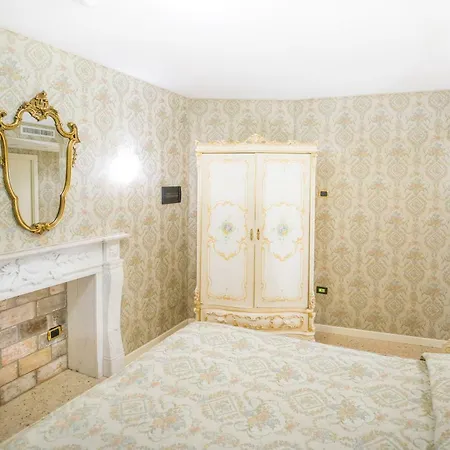 ديمورا مارشيانا البندقية